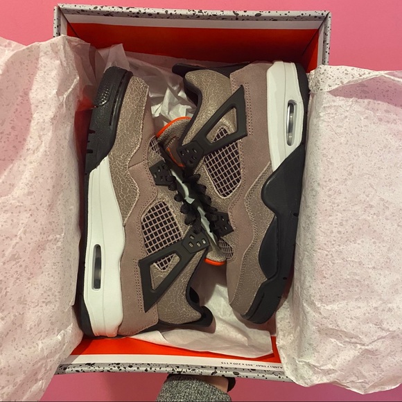 Jordan 4 Taupe Haze 🤎 - Picture 7 of 9